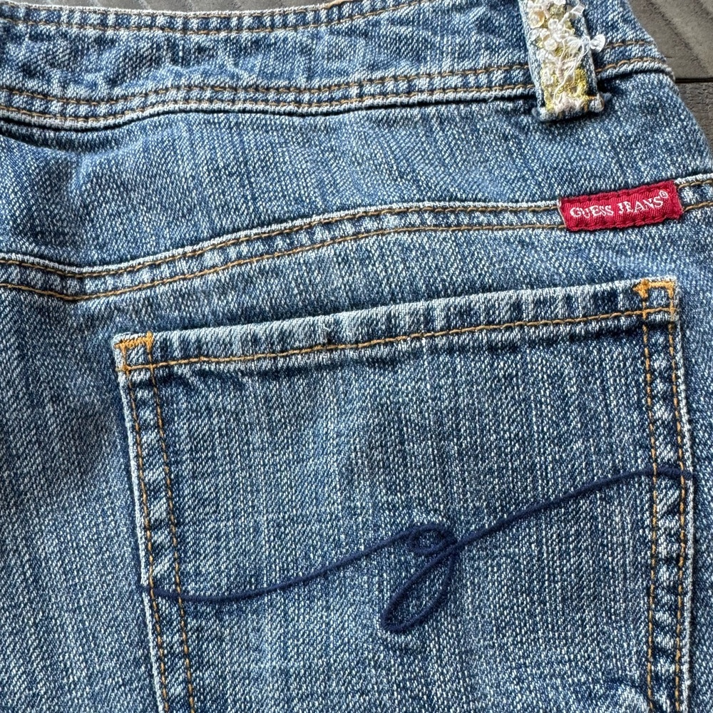 Vintage Guess Beaded Cropped Ankle Jeans with Cuffed Design Women’s Size 27 - Picture 10 of 12